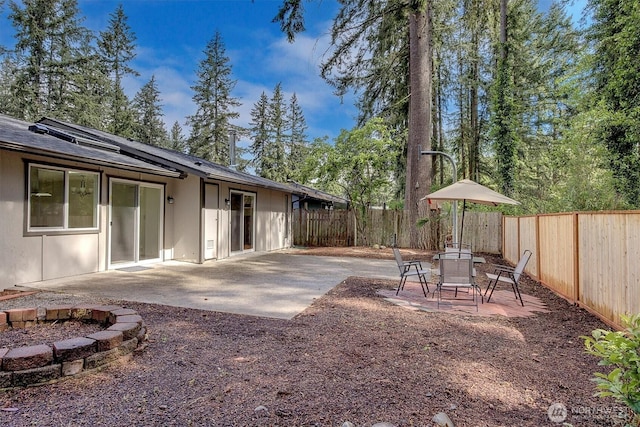 19055 SE 269th St, Covington, WA 98042 - fenced backyard with a patio area
