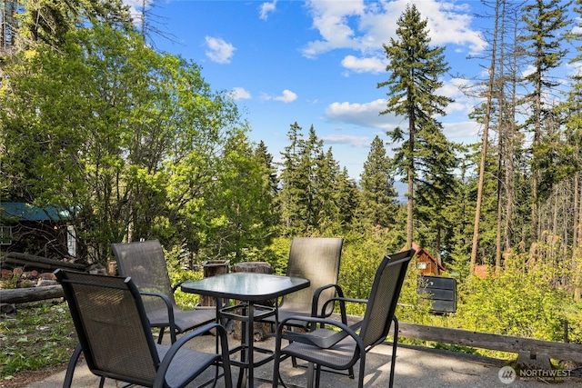 131 Horse Heaven Rd, Cle Elum, WA 98922 - deck featuring a patio area and outdoor dining space