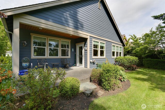 1770 SW Aberdeen Ct, Oak Harbor, WA 98277 - view of front facade featuring a front yard and a porch