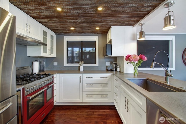2401 N Northlake Way Unit B13, Seattle, WA 98103 - kitchen featuring a sink, stainless steel appliances, wood ceiling, under cabinet range hood, and dark wood-style flooring