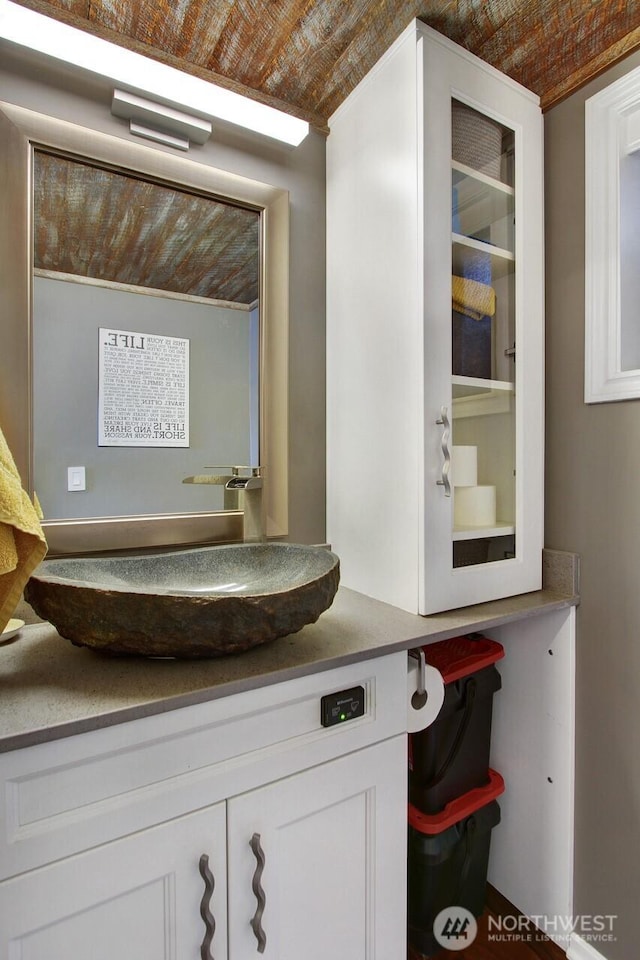 2401 N Northlake Way Unit B13, Seattle, WA 98103 - bathroom featuring vanity
