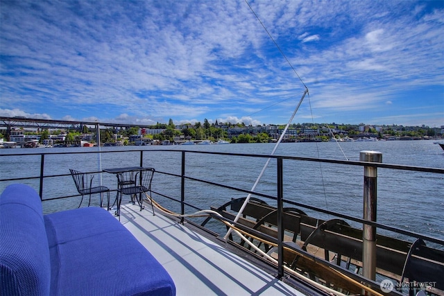 2401 N Northlake Way Unit B13, Seattle, WA 98103 - balcony with a water view