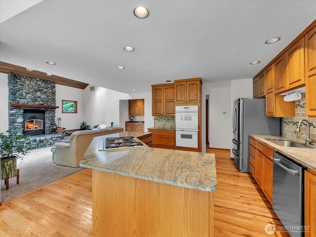 44611 SE 72nd St, Snoqualmie, WA 98065 - kitchen featuring appliances with stainless steel finishes, a sink, a center island, open floor plan, and recessed lighting