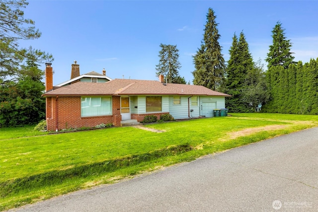 420 E Connecticut St, Bellingham, WA 98225 - ranch-style house featuring a chimney, brick siding, and a front yard