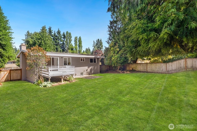 19716 81st Pl W, Edmonds, WA 98026 - fenced backyard featuring a wooden deck