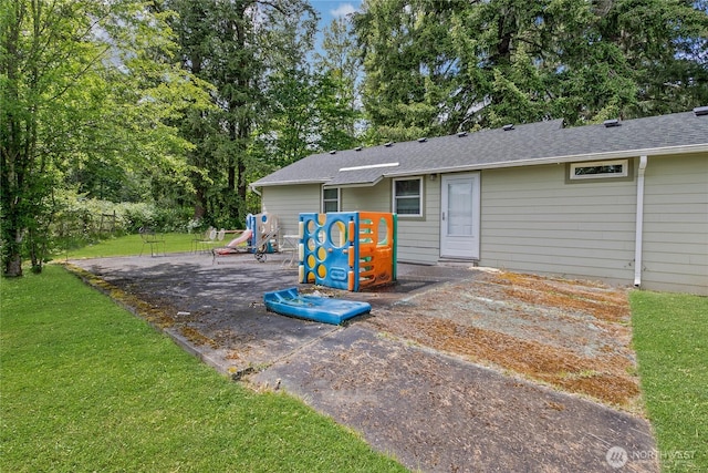 20925 SE Renton-Maple Valley Rd, Maple Valley, WA 98038 - rear view of house featuring a yard and roof with shingles
