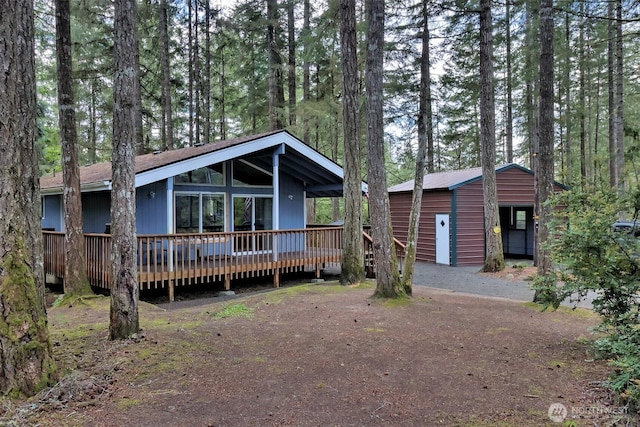 201 E Sleaford Rd, Shelton, WA 98584 - view of front of home featuring a wooden deck and an outdoor structure