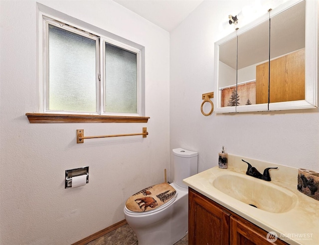 201 E Sleaford Rd, Shelton, WA 98584 - bathroom with vanity, toilet, and a shower with shower curtain