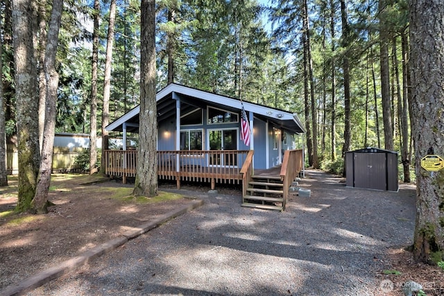 201 E Sleaford Rd, Shelton, WA 98584 - view of front of home with a deck
