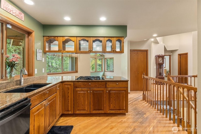 434 N 8th St, Montesano, WA 98563 - kitchen featuring a sink, dishwashing machine, light wood-style floors, light stone countertops, and recessed lighting