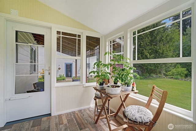 181 N 2nd St, Morton, WA 98356 - sunroom / solarium featuring vaulted ceiling and healthy amount of natural light