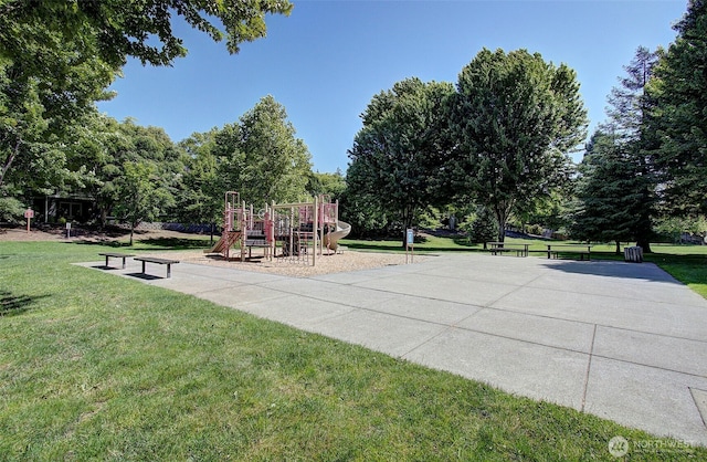 10800 SE 17th Cir Unit D50, Vancouver, WA 98664 - community playground with a yard