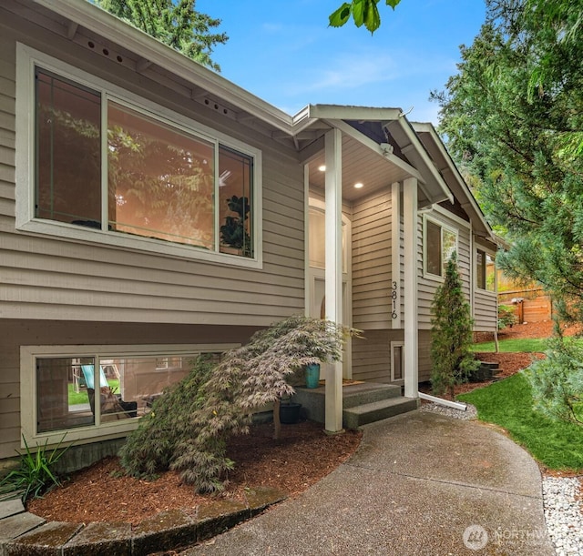 3816 NE 110th St, Seattle, WA 98125 - doorway to property