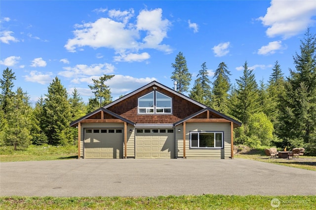 1751 Stone Ridge Dr, Cle Elum, WA 98922 - view of front facade with asphalt driveway