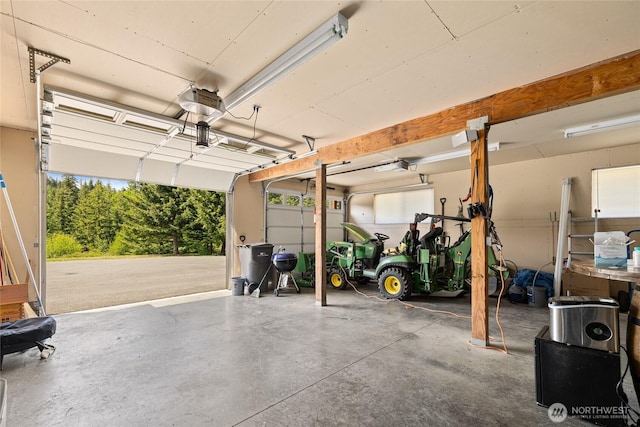 1751 Stone Ridge Dr, Cle Elum, WA 98922 - garage featuring a garage door opener