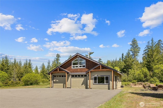 1751 Stone Ridge Dr, Cle Elum, WA 98922 - view of front of house with a garage and driveway
