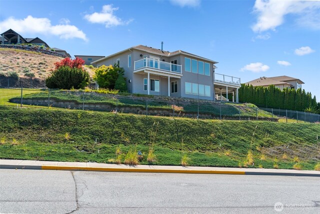 1809 Briarwood Pl, Wenatchee, WA 98802 - back of property with a balcony
