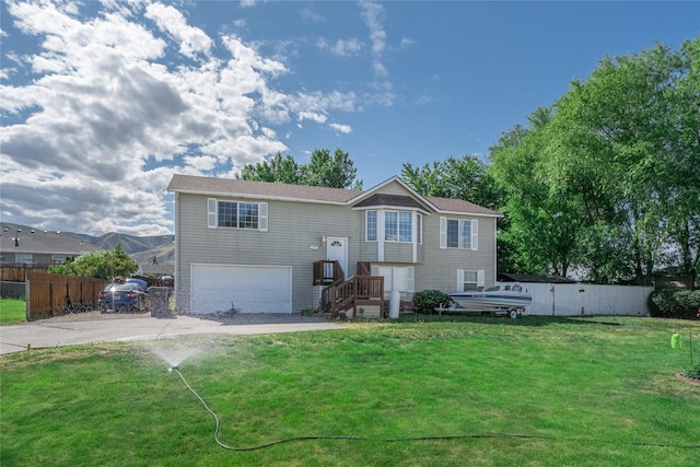 1722 Lincoln Park Cir, Wenatchee, WA 98801 - view of front of home featuring concrete driveway and a garage