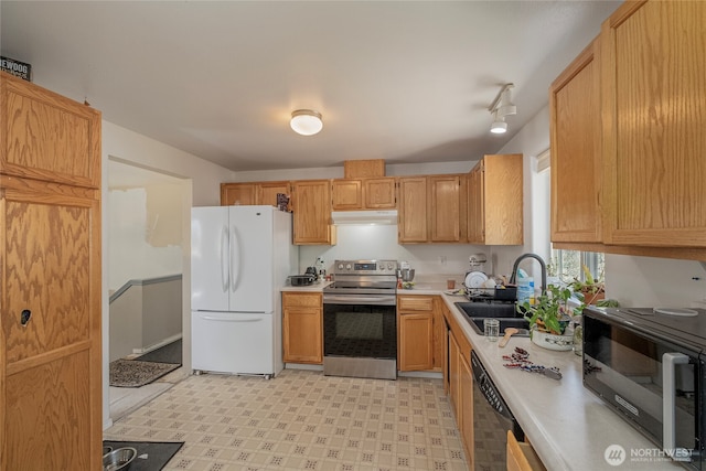 1722 Lincoln Park Cir, Wenatchee, WA 98801 - kitchen with freestanding refrigerator, stainless steel electric stove, under cabinet range hood, a sink, and dishwashing machine