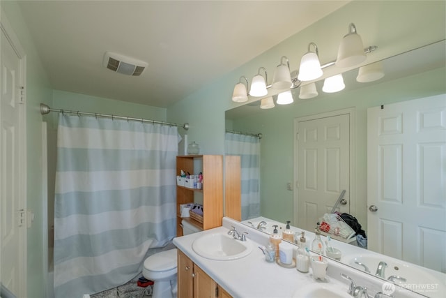 1722 Lincoln Park Cir, Wenatchee, WA 98801 - bathroom with double vanity, toilet, and a shower with curtain