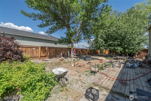 1722 Lincoln Park Cir, Wenatchee, WA 98801 - fenced backyard featuring a deck