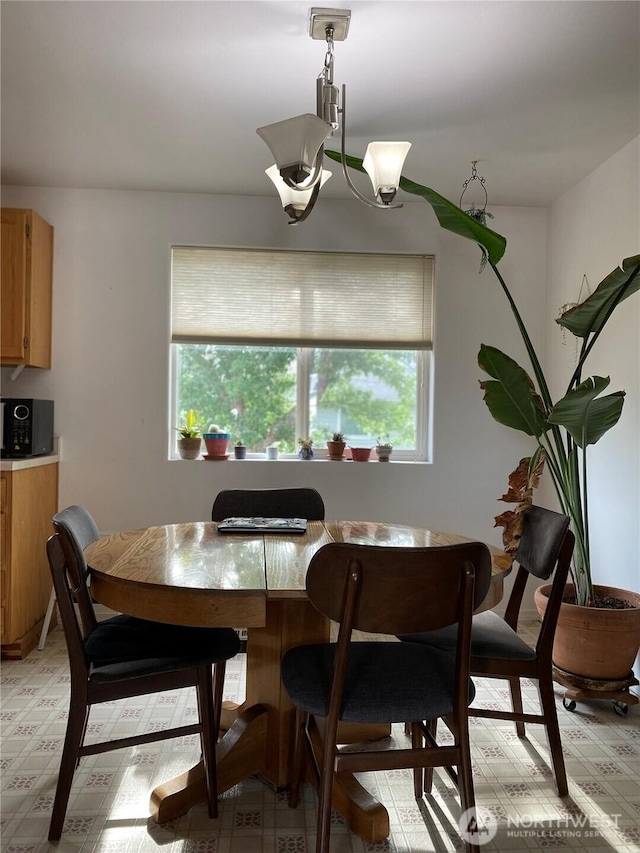1722 Lincoln Park Cir, Wenatchee, WA 98801 - dining room featuring a chandelier and light flooring