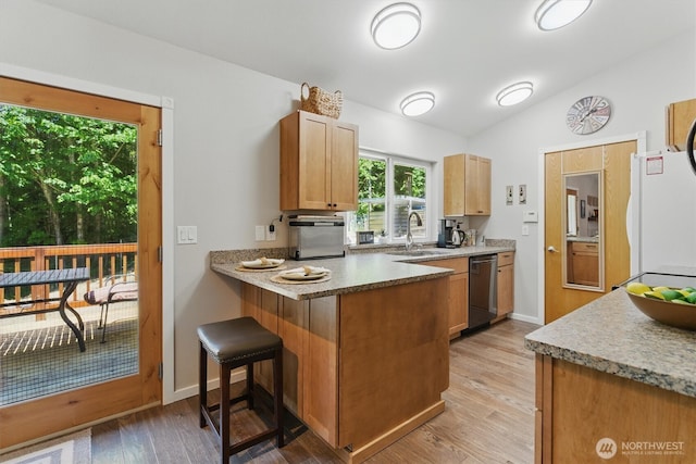 9264 Horizon Ln SE, Port Orchard, WA 98367 - kitchen with dishwasher, a sink, freestanding refrigerator, a peninsula, and vaulted ceiling