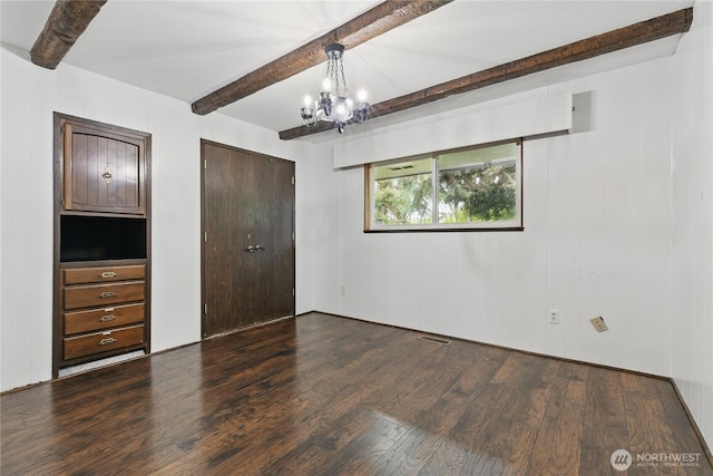 415 Snow Mass Ln, Yakima, WA 98908 - unfurnished bedroom featuring wood finished floors, beam ceiling, a chandelier, and a closet