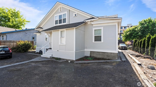 309 E Sumach St, Walla Walla, WA 99362 - view of front of property featuring entry steps and roof with shingles