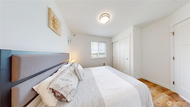 890 Magellan Ave NE Unit 2, Ocean Shores, WA 98569 - bedroom with wood finished floors, a closet, and baseboards