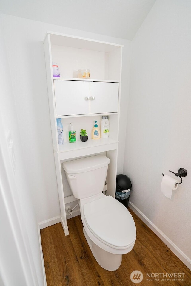 733 K St NE, Quincy, WA 98848 - bathroom featuring wood finished floors, baseboards, and toilet