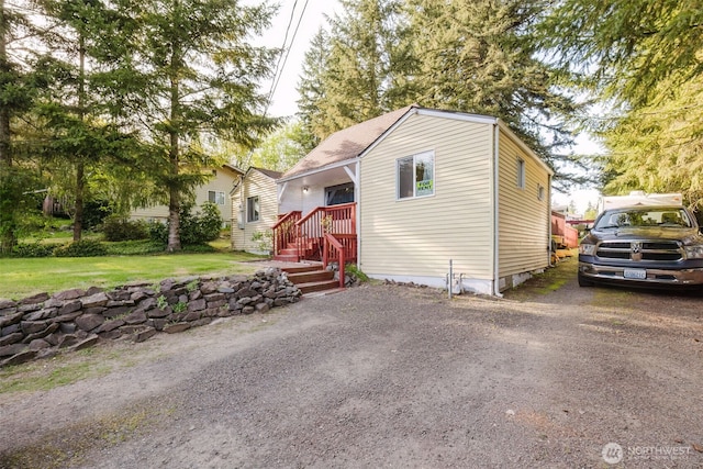 2395 SE Salmonberry Rd, Port Orchard, WA 98366 - bungalow-style home featuring a front lawn