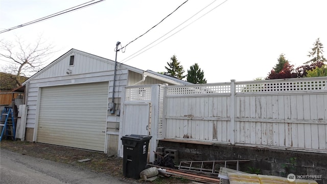 4635 N Defiance St, Tacoma, WA 98407 - view of detached garage