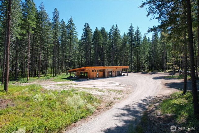 19 Davelaar Dr, Mazama, WA 98833 - view of front of house with a forest view, driveway, and an outdoor structure