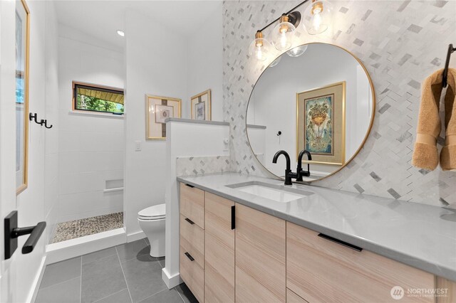 19 Davelaar Dr, Mazama, WA 98833 - full bathroom with toilet, vanity, tile patterned flooring, baseboards, and a tile shower
