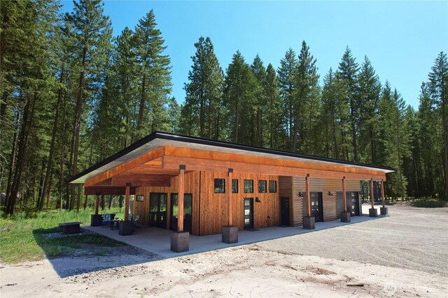 19 Davelaar Dr, Mazama, WA 98833 - horse barn featuring a forest view