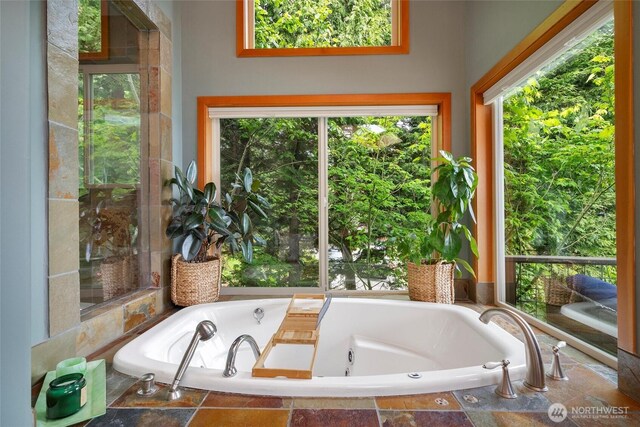 2778 N Nugent Rd N, Lummi Island, WA 98262 - bathroom featuring a whirlpool tub