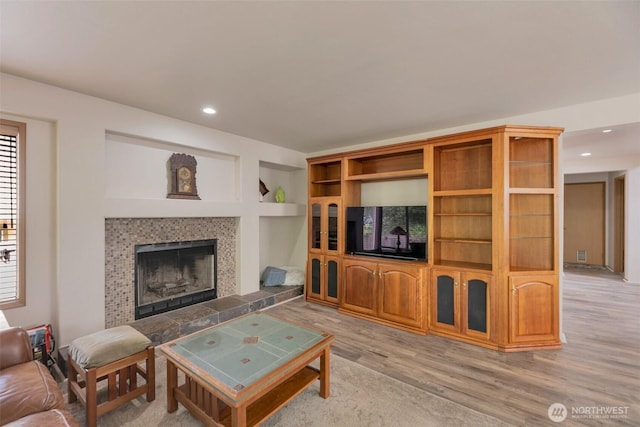 707 S 32nd, Renton, WA 98055 - living room featuring wood finished floors, a fireplace, recessed lighting, and built in shelves