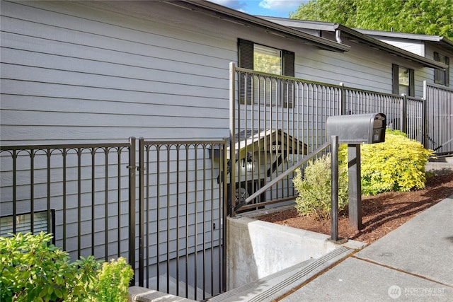 817 Kitsap St, Port Orchard, WA 98366 - view of side of property