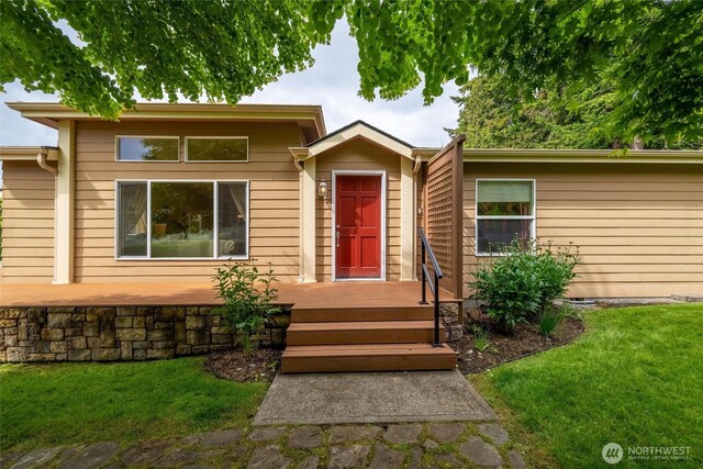 2570 Island View Ln, Lummi Island, WA 98262 - view of front facade with a front yard