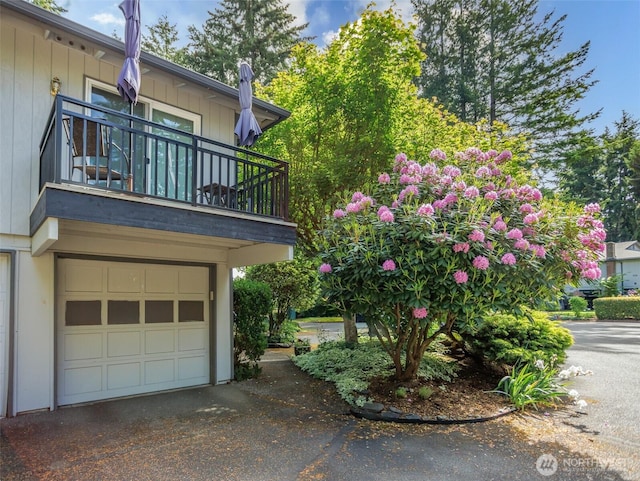 821 Essex Pl NE Unit 1-B, Lacey, WA 98516 - view of side of property with a balcony and driveway