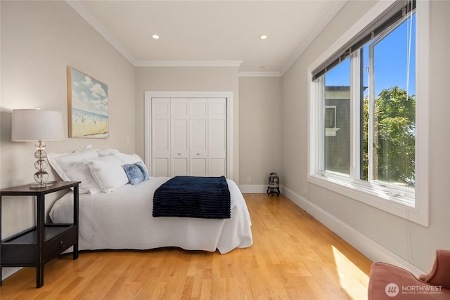 4864 Rockaway Beach Rd NE, Bainbridge Island, WA 98110 - bedroom featuring crown molding, light wood-style flooring, a closet, baseboards, and recessed lighting