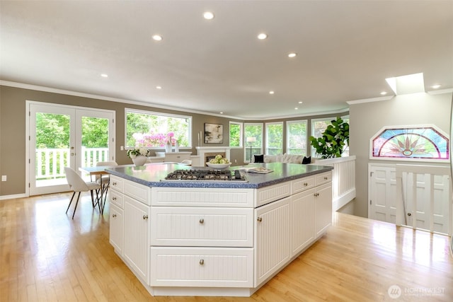 11633 132nd Ct NE, Redmond, WA 98052 - kitchen featuring crown molding, stainless steel gas cooktop, light wood finished floors, recessed lighting, and white cabinetry