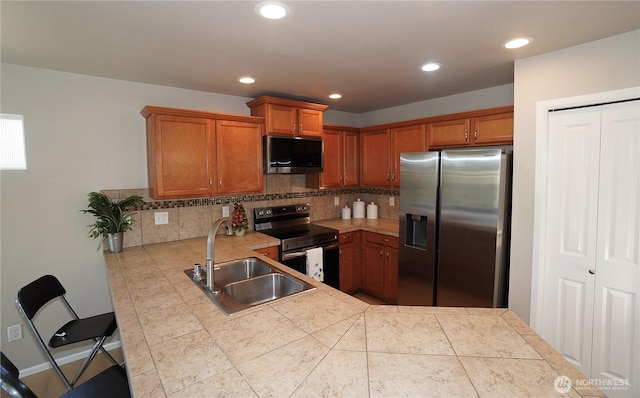 26133 242nd Ave SE, Maple Valley, WA 98038 - kitchen featuring stainless steel appliances, a sink, backsplash, a peninsula, and recessed lighting