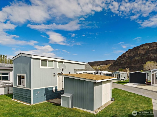 8818 Crescent Bar Rd NW Unit 46, Quincy, WA 98848 - rear view of property with a mountain view, a yard, and a shed