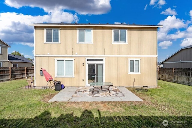 530 N Kentucky Dr, Moses Lake, WA 98837 - back of property with a patio