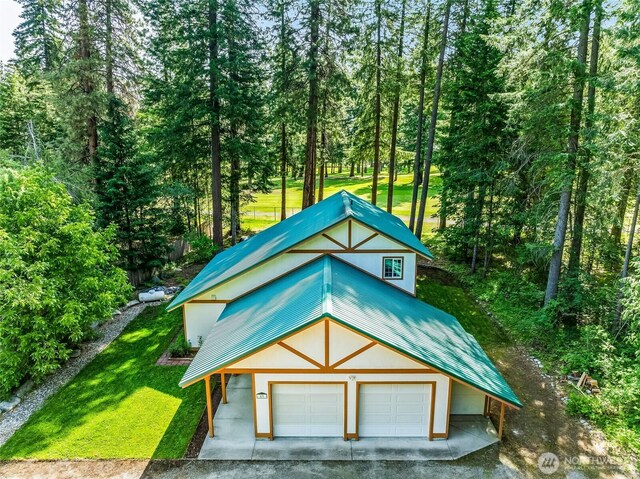 84 Norling Ln, Leavenworth, WA 98826 - view of property's community featuring a detached garage and a lawn