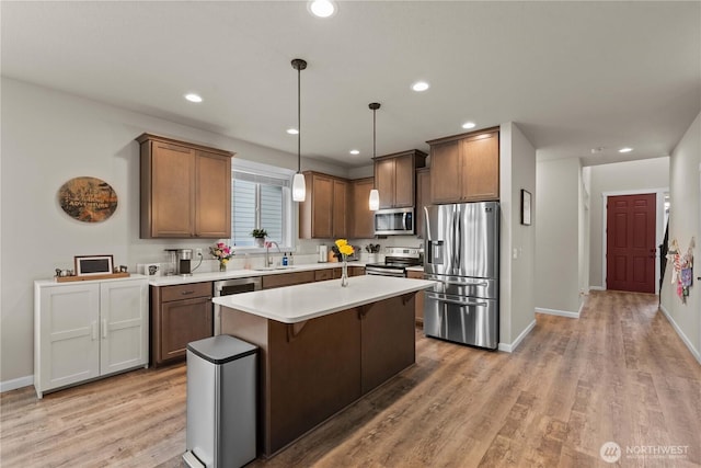 509 L NE, Quincy, WA 98848 - kitchen featuring appliances with stainless steel finishes, a sink, light wood-type flooring, light countertops, and recessed lighting