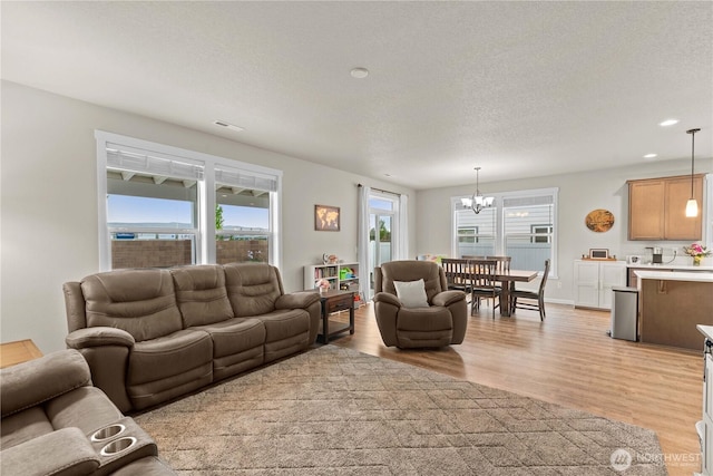 509 L NE, Quincy, WA 98848 - living room featuring a chandelier, light wood-style floors, a textured ceiling, and recessed lighting