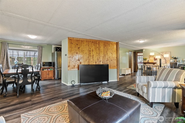 4224 N Brooks Rd, Medical Lake, WA 99022 - living area featuring dark wood-style floors, a textured ceiling, and baseboards